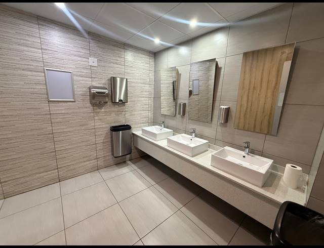 5,054M² BUILDING FOR SALE IN PARKTOWN